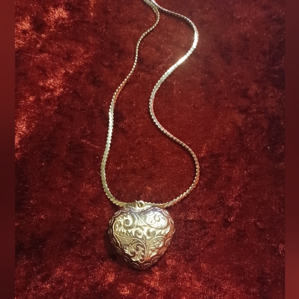 Puffed Heart Necklace 24"